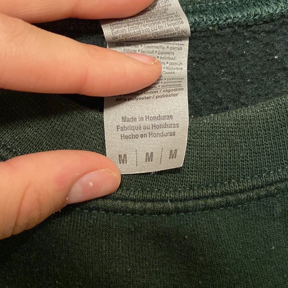 2 medium gildan crewnecks navy and dark green in good condition but very worn - Picture 3 of 6